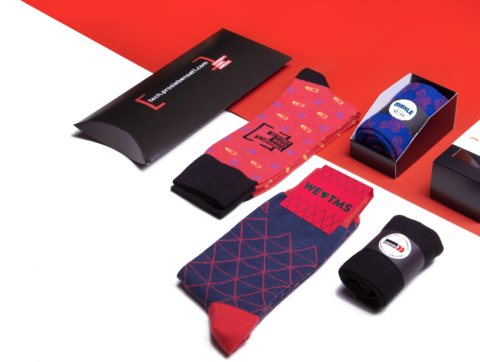 Bringen Sie Ihr individuelles Firmenlogo und Design auf Socken - das perfekte Werbegeschenk!