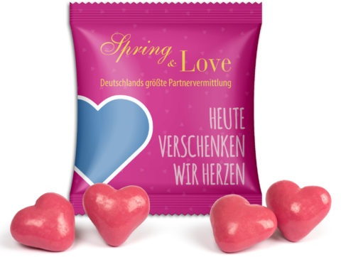 Erdbeer-Dinkel-Herzen im Werbetütchen