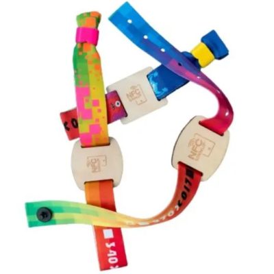 NFC Armband mit Holzbutton