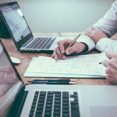 Zusätzliche Steckdosen für den Arbeitsplatz
