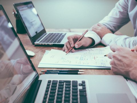 Zusätzliche Steckdosen für den Arbeitsplatz