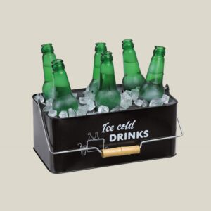 Kühlkasten mit Bier und Werbeartikel